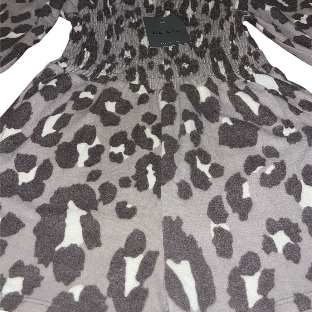 Le Lis leopard Gray Smocked Top-short - Picture 3 of 5